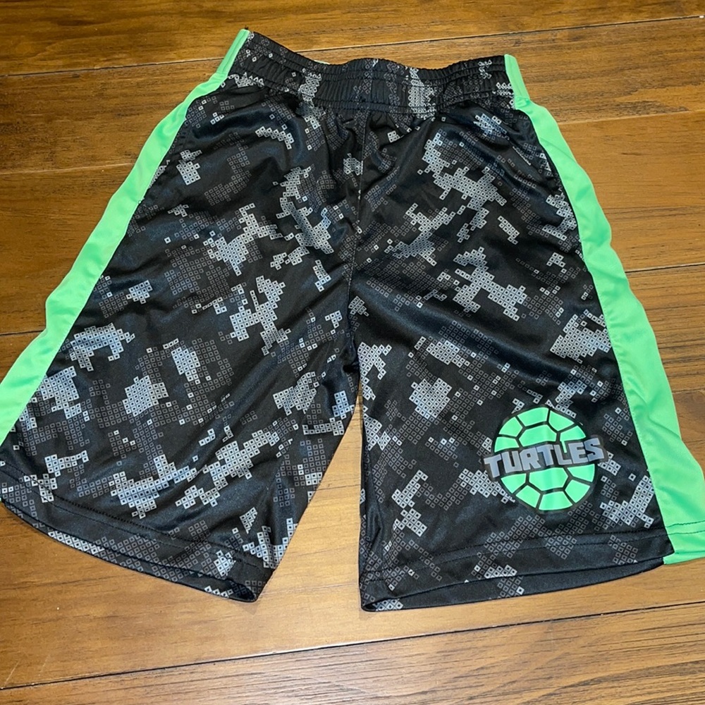 Nickelodeon Ninja Turtles boys‎ size medium (8) polyester shorts